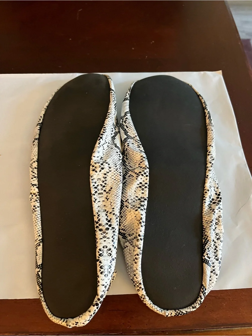 Snake-Print Foldover shoes White & Black
